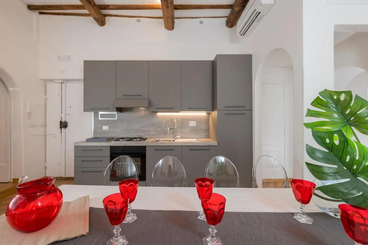 Apartment Downtown_Blossom With Small Terrace Rome